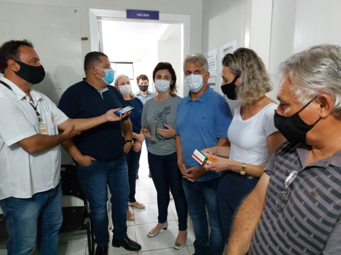 Vereadores acompanham início da vacinação contra a Covid-19 em Palotina
