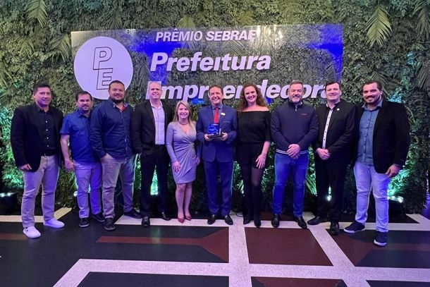 Foz do Iguaçu recebe Prêmio Sebrae Prefeitura Empreendedora na etapa estadual